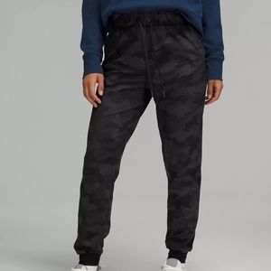 LULULEMON JOGGERS, size 4, camo